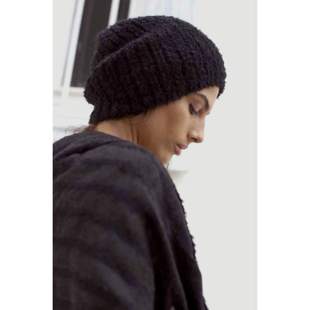 Black Loop Knit Alpaca Beanie - Cosas y Punto