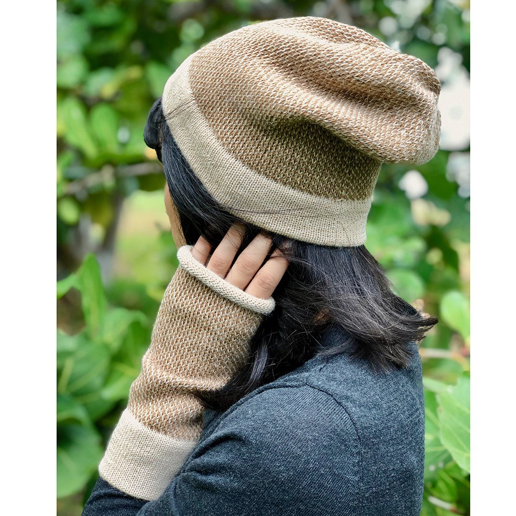 Camel Interwoven Alpaca Gloves - Cosas y Punto