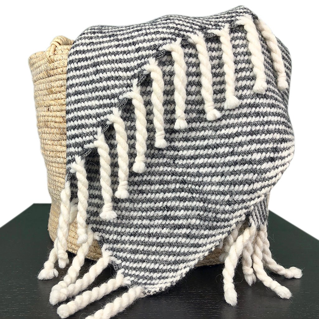Chunky Black Stripe Alpaca Throw - Cosas y Punto