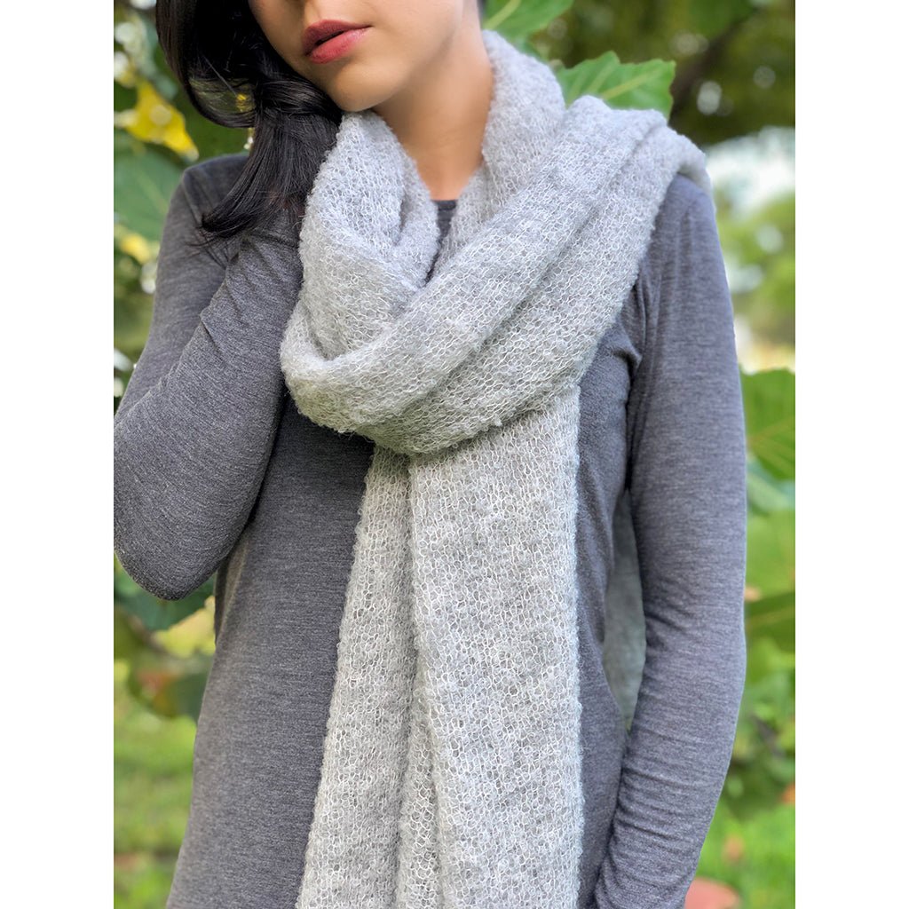 Gray Ultra Plush Alpaca Scarf - Cosas y Punto