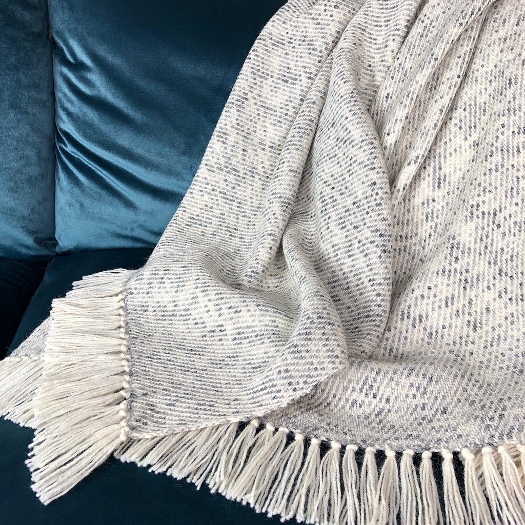 Heathered Gray Alpaca Throw - Cosas y Punto