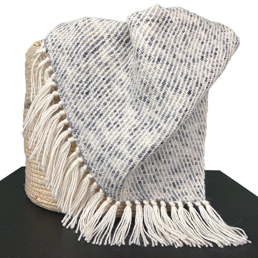 Heathered Gray Alpaca Throw - Cosas y Punto