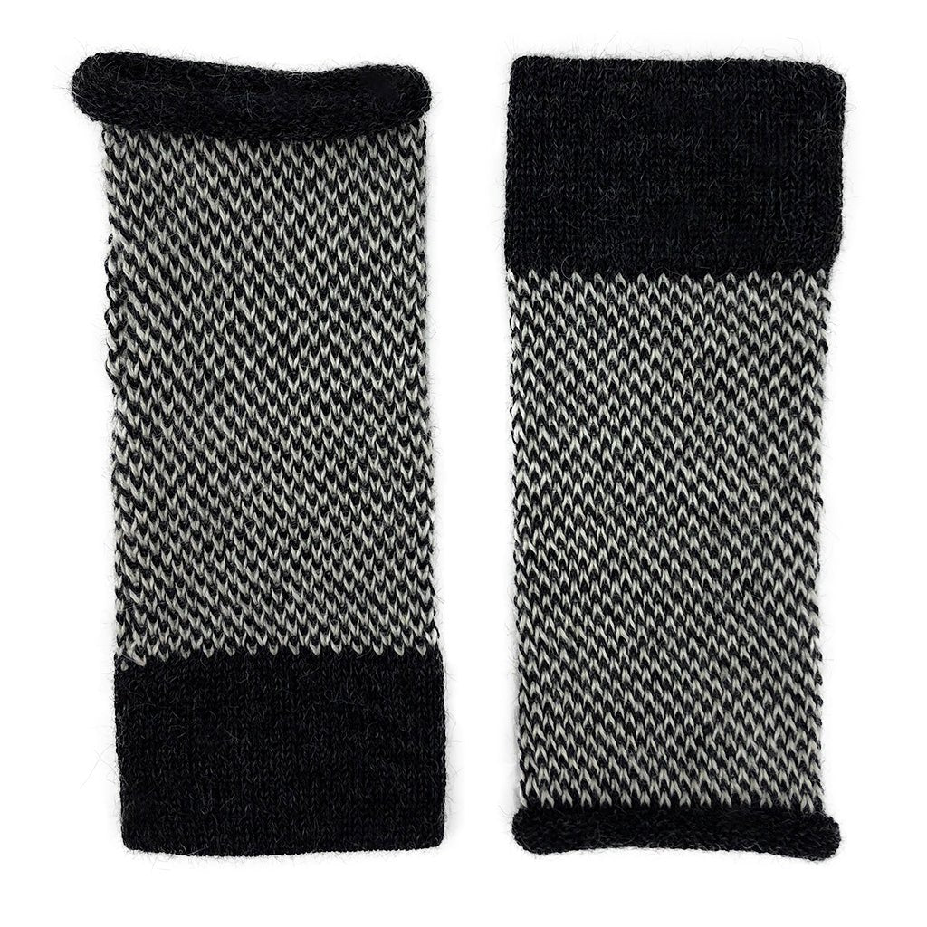 Midnight Interwoven Alpaca Gloves - Cosas y Punto