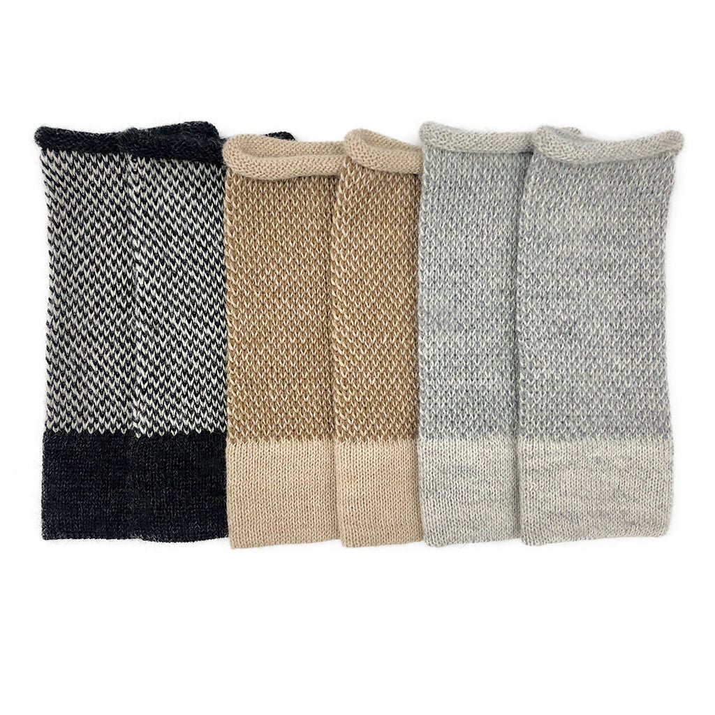 Midnight Interwoven Alpaca Gloves - Cosas y Punto