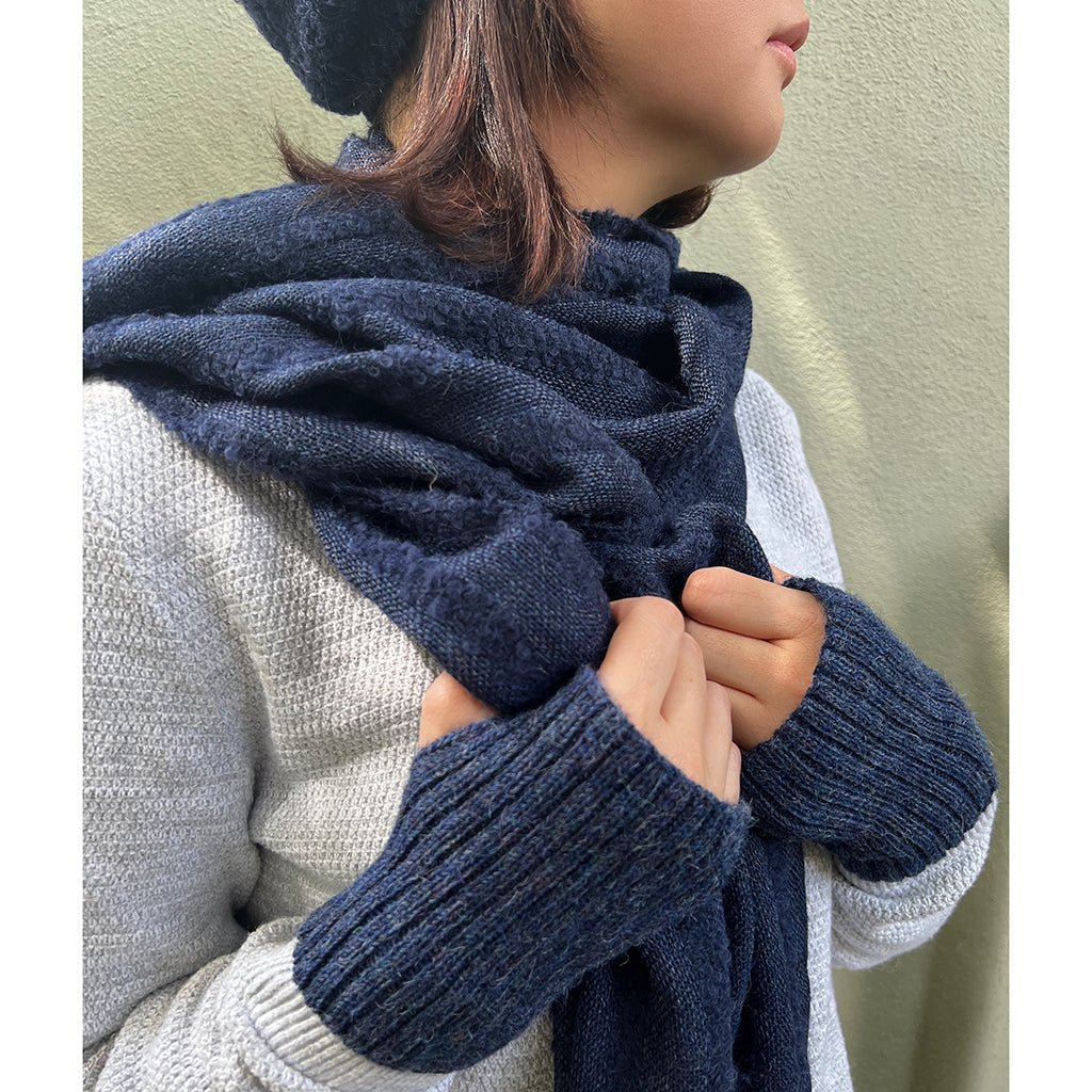Navy Minimalist Alpaca Gloves - Cosas y Punto