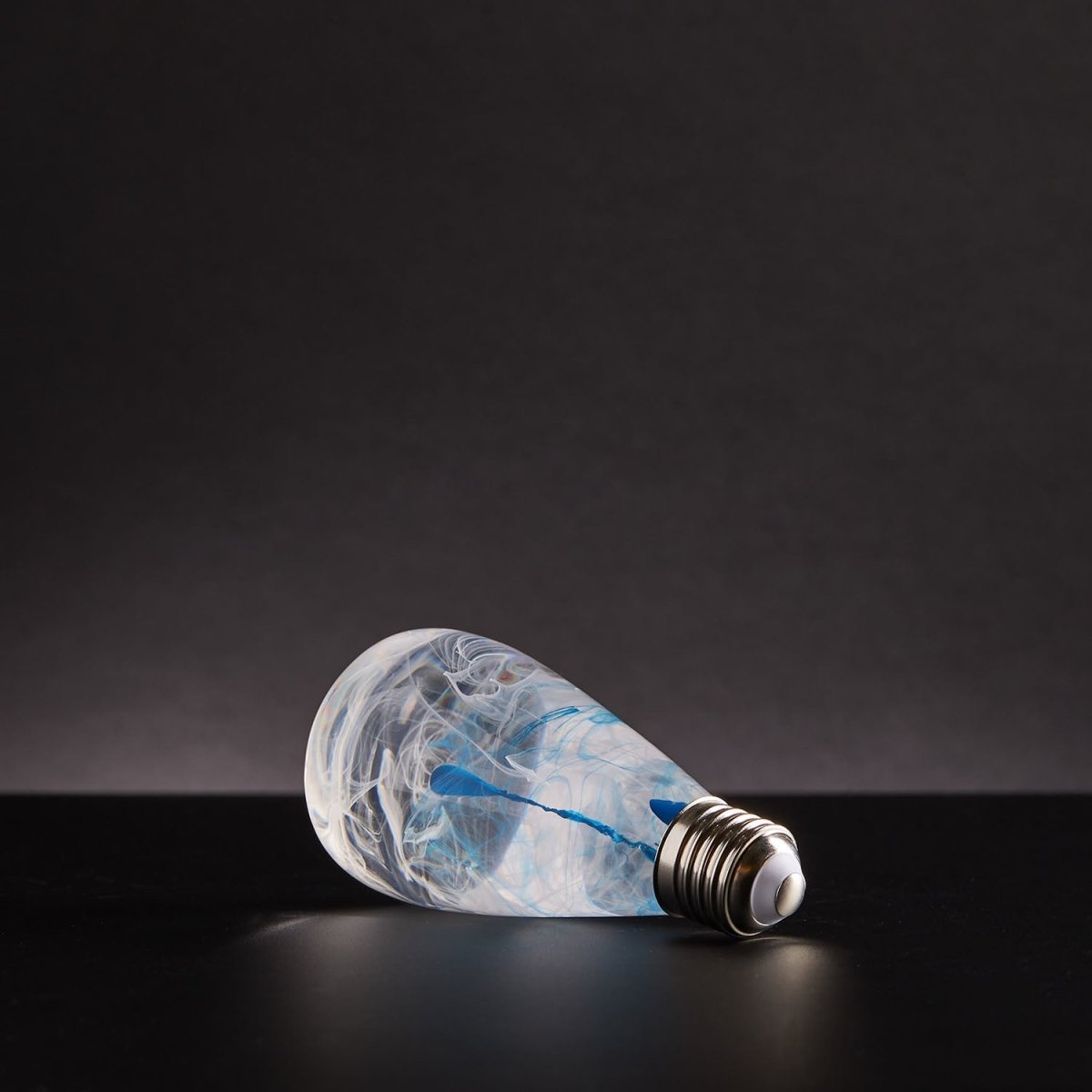 Resin LED Lightbulb - Blue-drop - Cosas y Punto