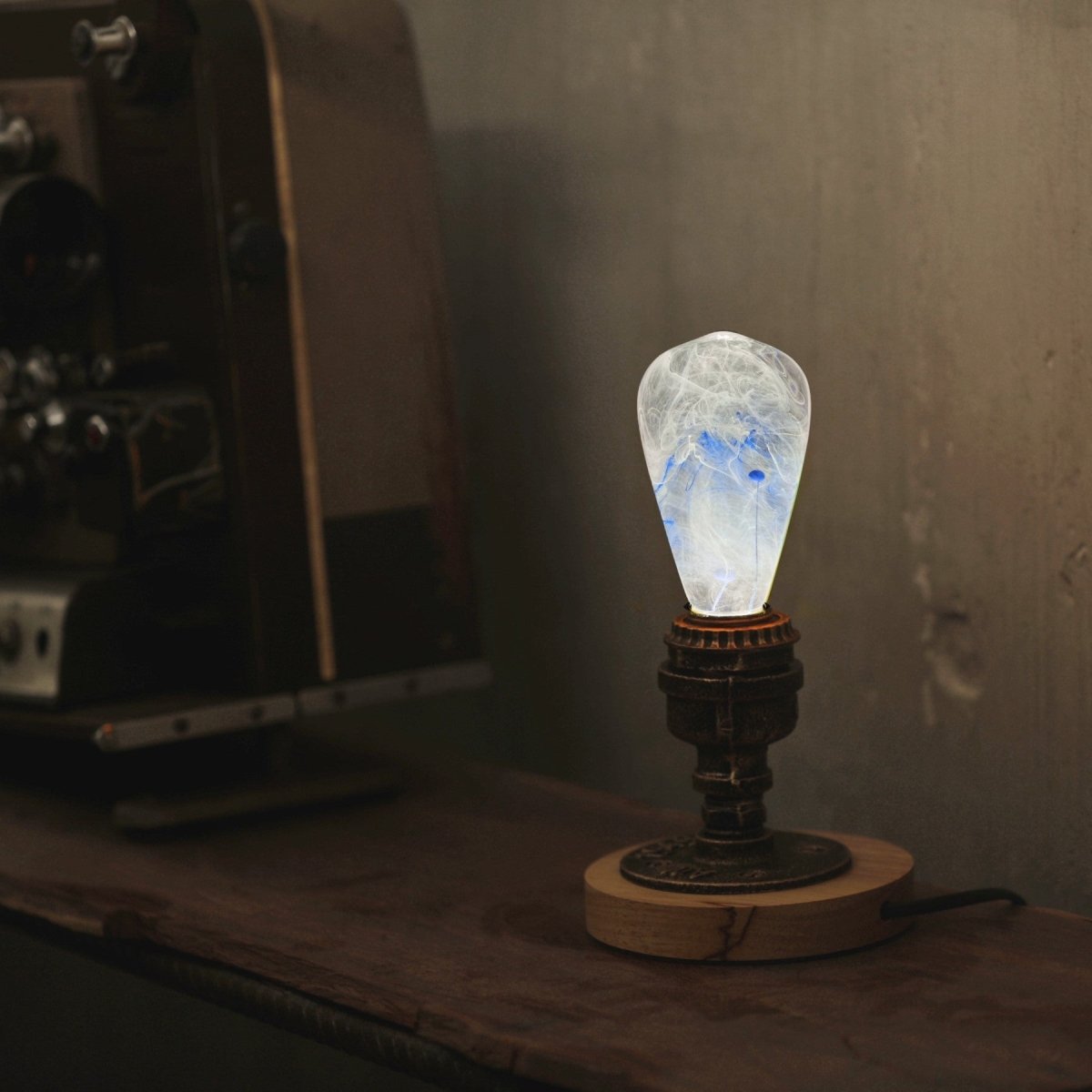 Resin LED Lightbulb - Blue-drop - Cosas y Punto