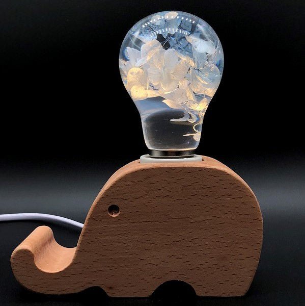Resin LED Lightbulb - Blue Hydrangea - Cosas y Punto