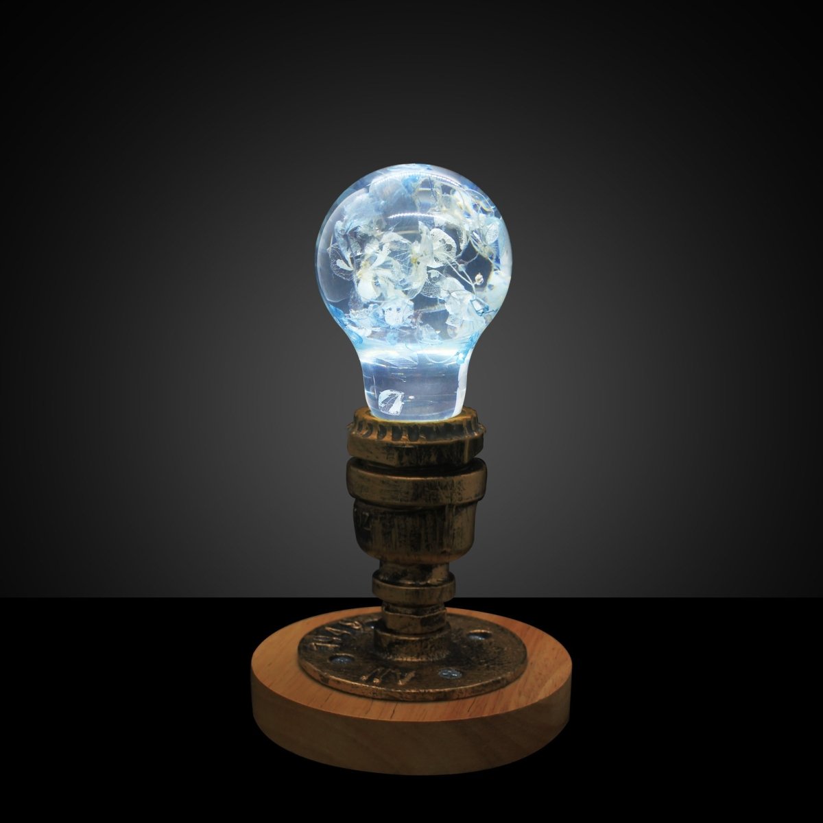 Resin LED Lightbulb - Blue Hydrangea - Cosas y Punto