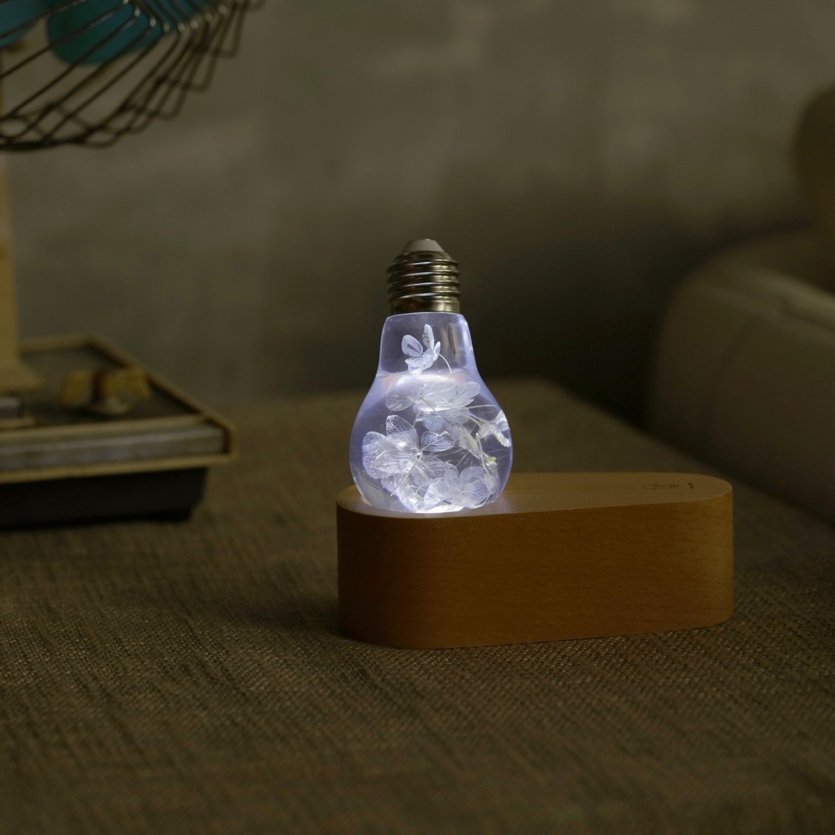 Resin LED Lightbulb - Blue Hydrangea - Cosas y Punto
