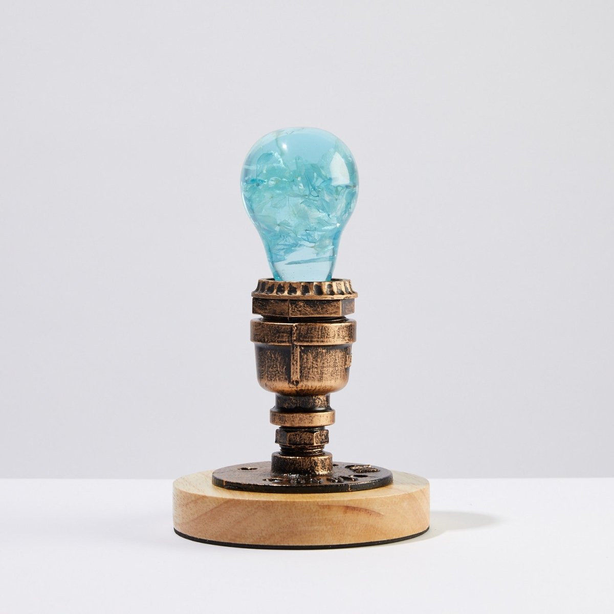 Resin LED Lightbulb - Blue Hydrangea - Cosas y Punto