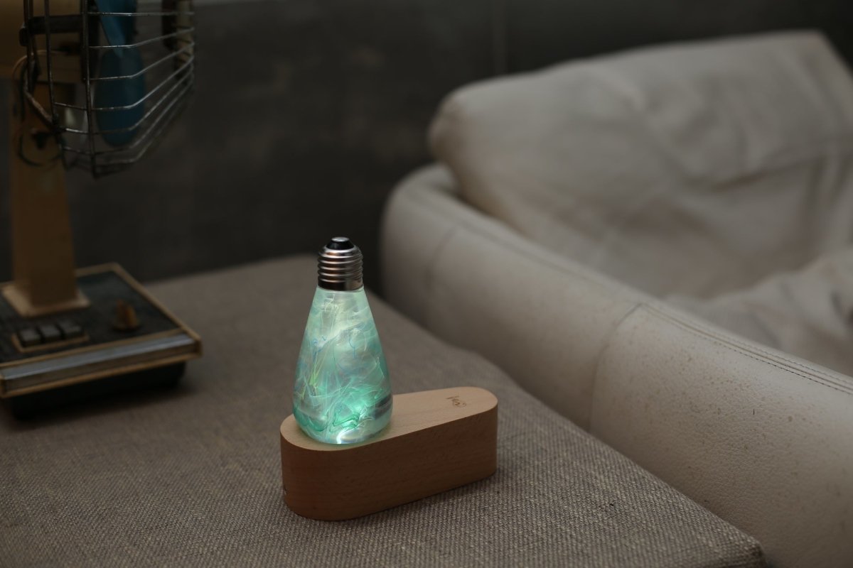 Resin LED Lightbulb - Spring - Cosas y Punto