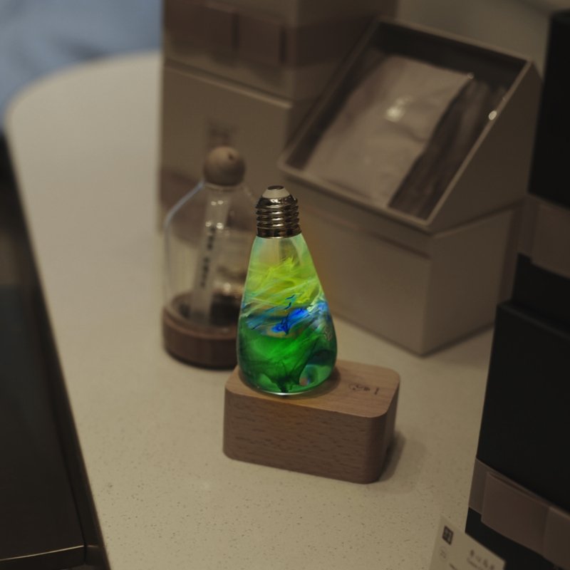 Resin LED Lightbulb - Spring - Cosas y Punto