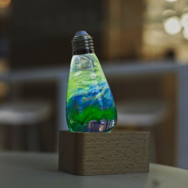 Resin LED Lightbulb - Spring - Cosas y Punto