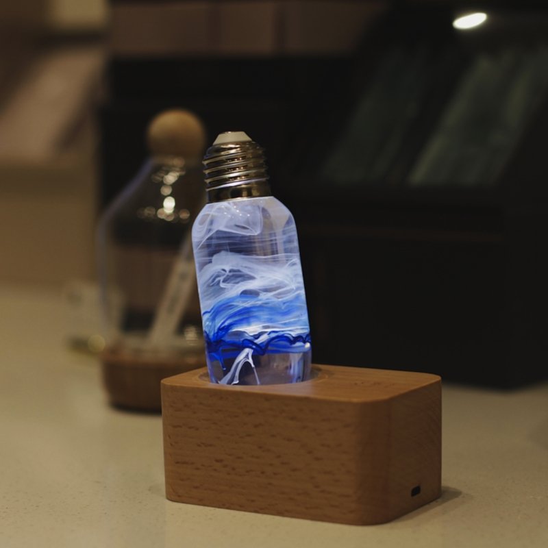Resin LED Lightbulb with Lamp - Blue - Cosas y Punto