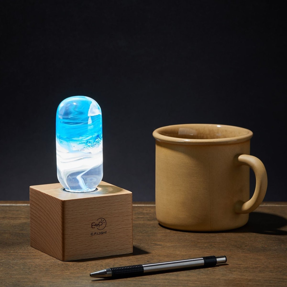 Resin LED Lightbulb with Lamp - Blue - Cosas y Punto