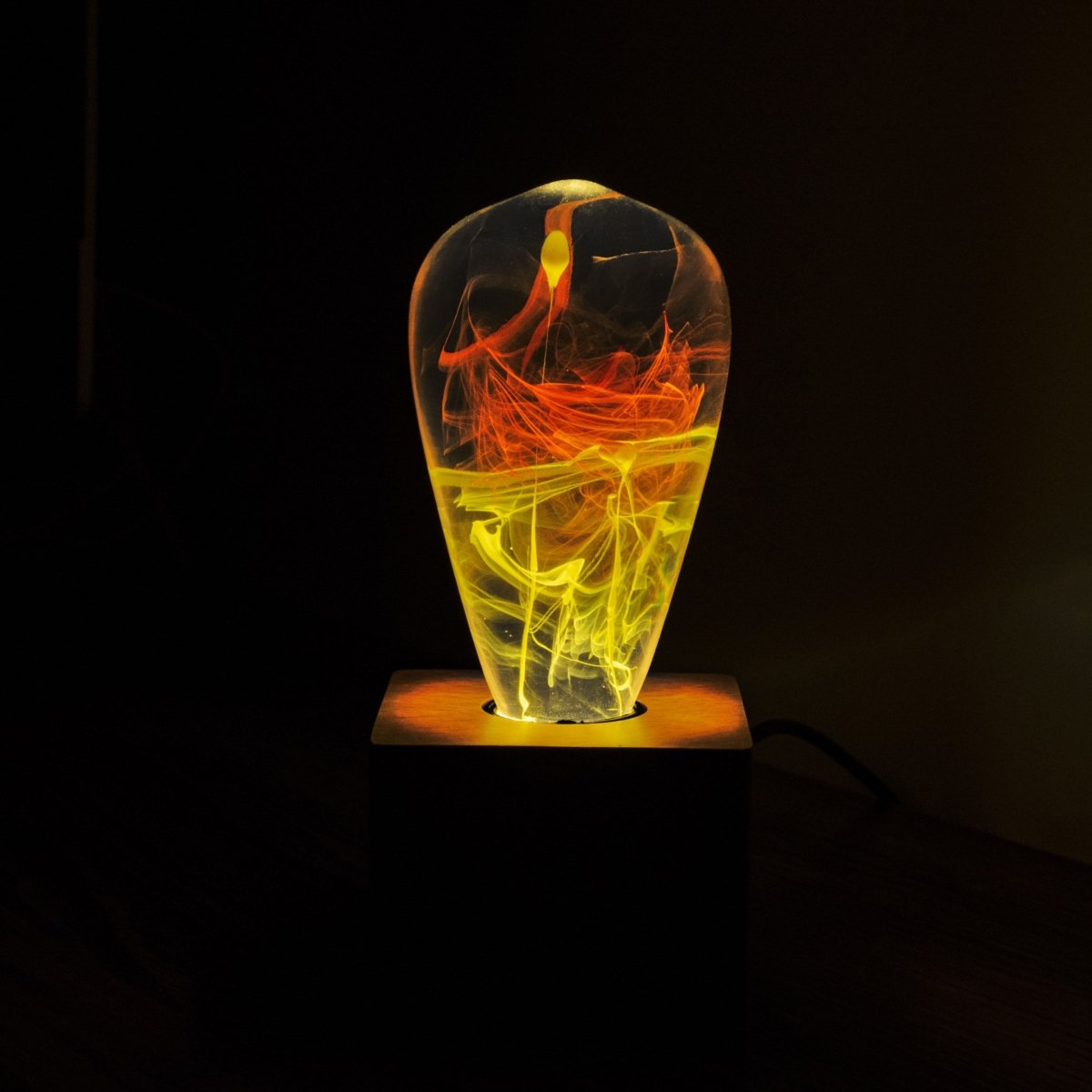 Table Lamp with Resin LED Lightbulb - Solar Corona - Cosas y Punto