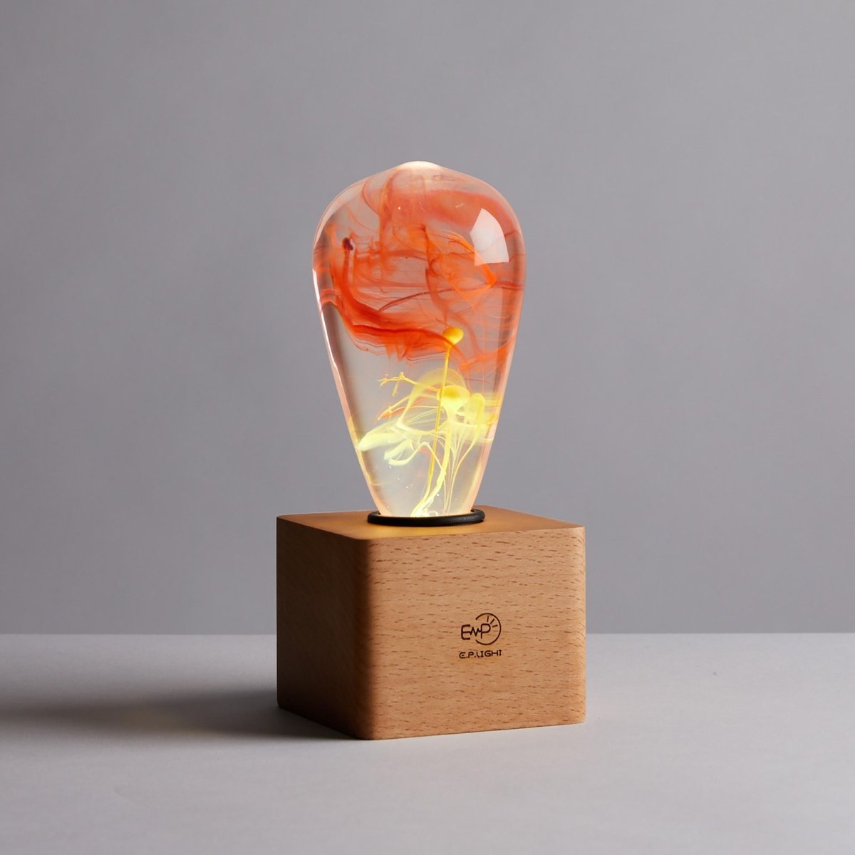 Table Lamp with Resin LED Lightbulb - Solar Corona - Cosas y Punto