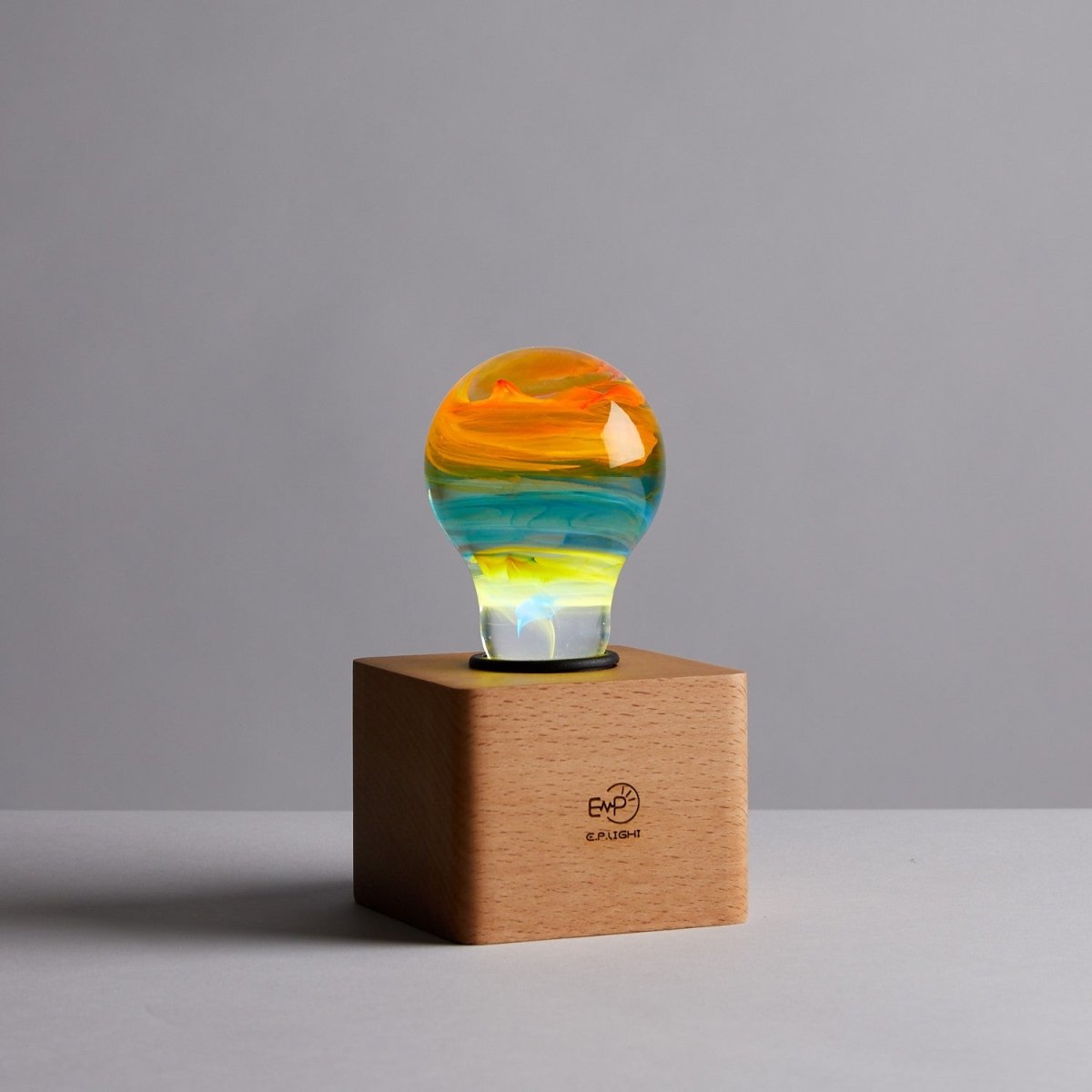 Table Lamp with Resin LED Lightbulb - Solar System - Cosas y Punto