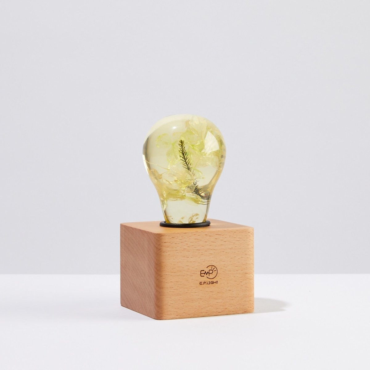 Table Lamp with Resin LED Lightbulb - Yellow Hydrangea - Cosas y Punto