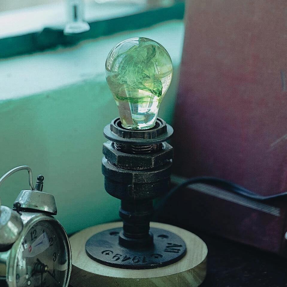 Vintage Retro Light Base with Resin LED Lightbulb - Cosas y Punto
