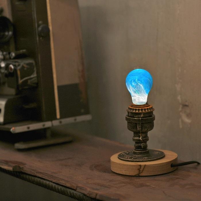 Vintage Retro Light Base with Resin LED Lightbulb - Cosas y Punto