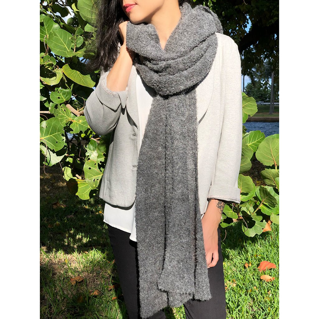 Charcoal Ultra Plush Alpaca Scarf - Cosas y Punto