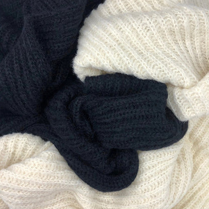 Chunky Black Knit Alpaca Scarf - Cosas y Punto