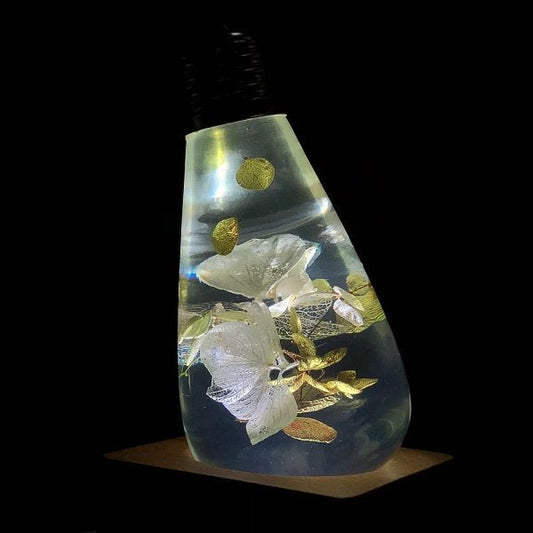 Resin LED Lightbulb - White Hydrangea - Cosas y Punto