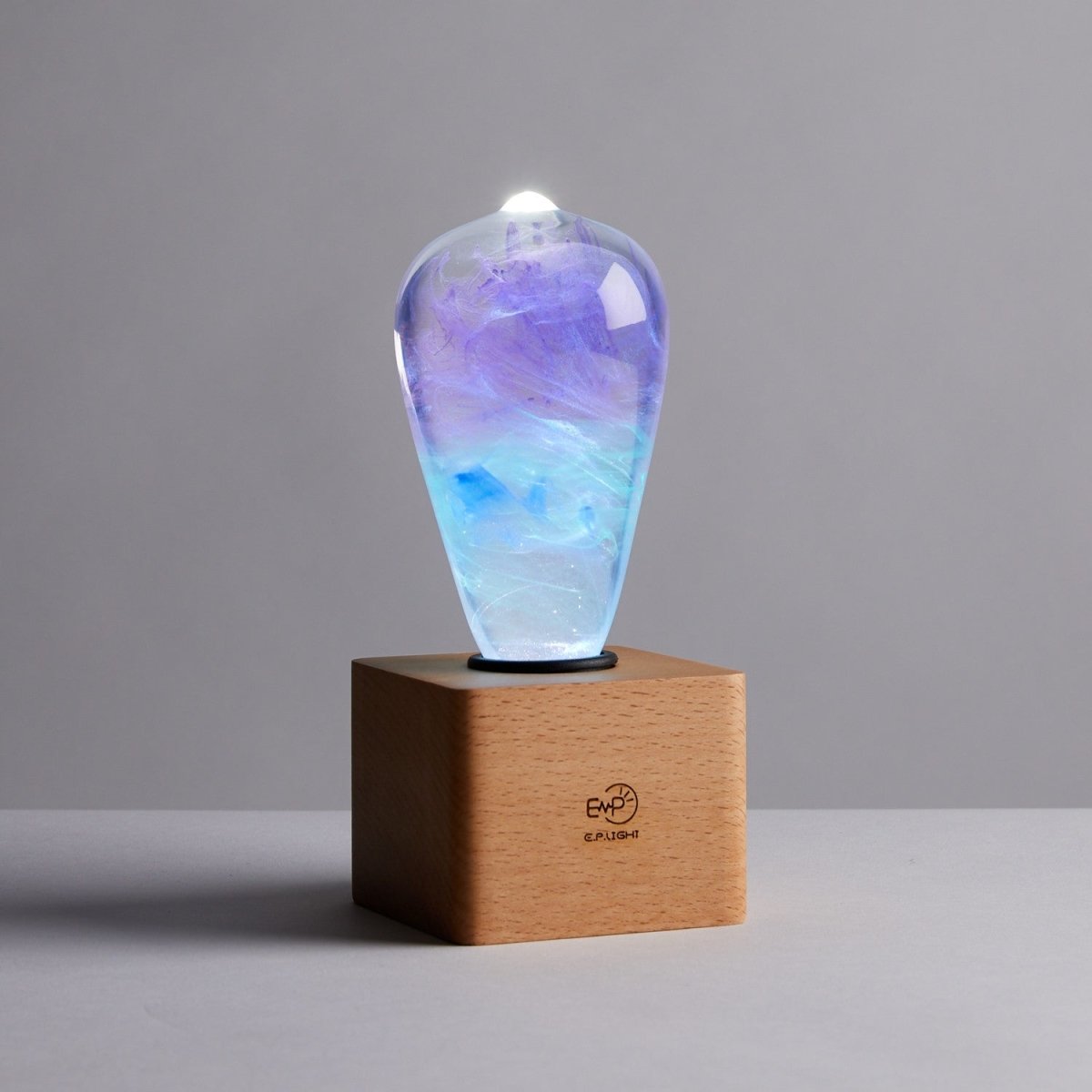 Table Lamp with Resin LED Lightbulb - Faith - Cosas y Punto