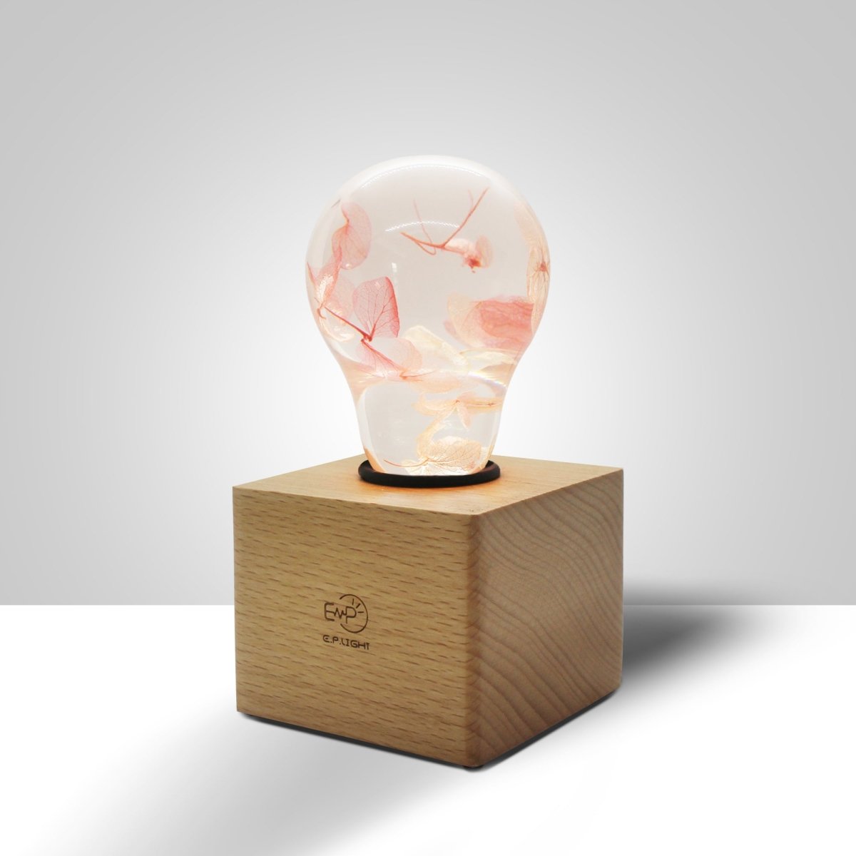 Table Lamp with Resin LED Lightbulb - Pink Hydrangea - Cosas y Punto