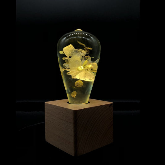 Table Lamp with Resin LED Lightbulb - White Hydrangea - Cosas y Punto
