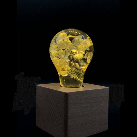 Table Lamp with Resin LED Lightbulb - Yellow Hydrangea - Cosas y Punto
