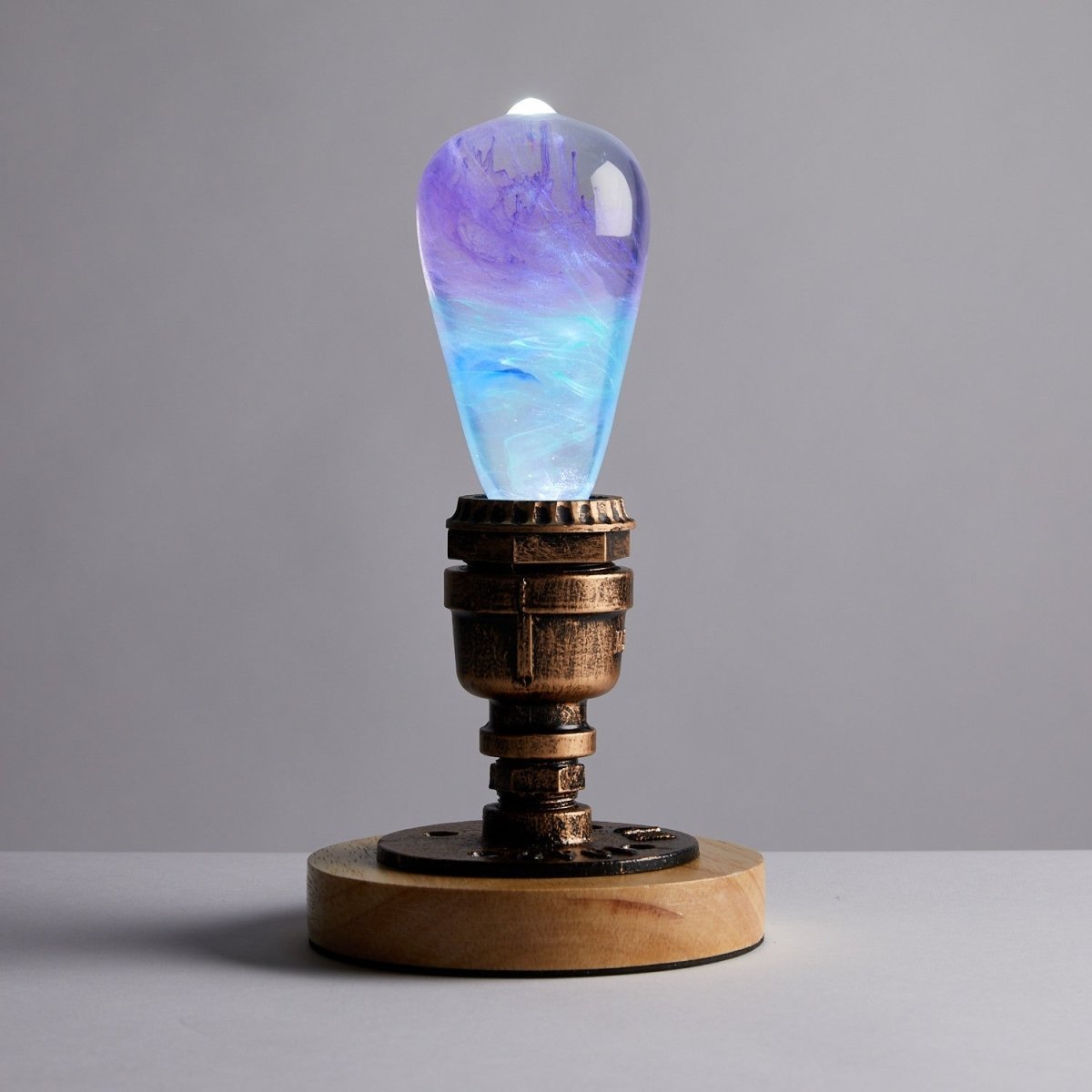 Vintage Retro Light Base with Resin LED Lightbulb - Cosas y Punto